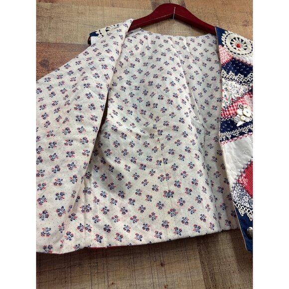 Patchwork Quilted Vest With Buttons & Lace - Picture 3 of 6